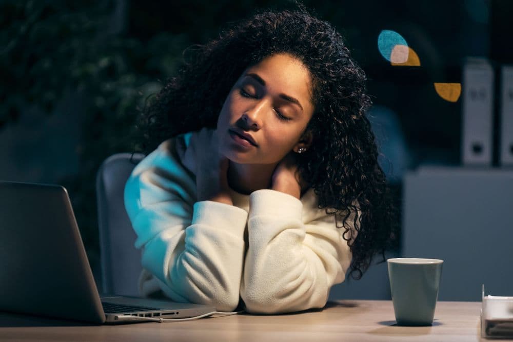 Canabidiol e Saúde Mental: Como o CBD pode reduzir o esgotamento na era digital